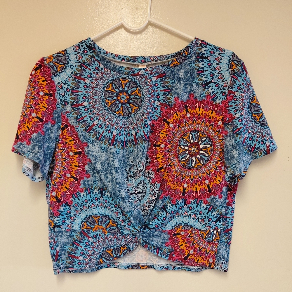 Jenkesi Women's Blue Artsy Mandala Print Twist Front Crop Top Size M